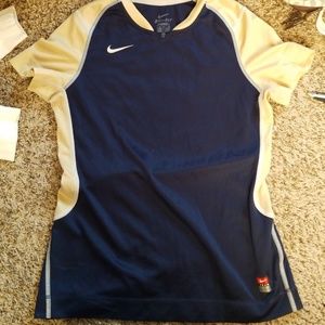 *SOLD* Nike top!